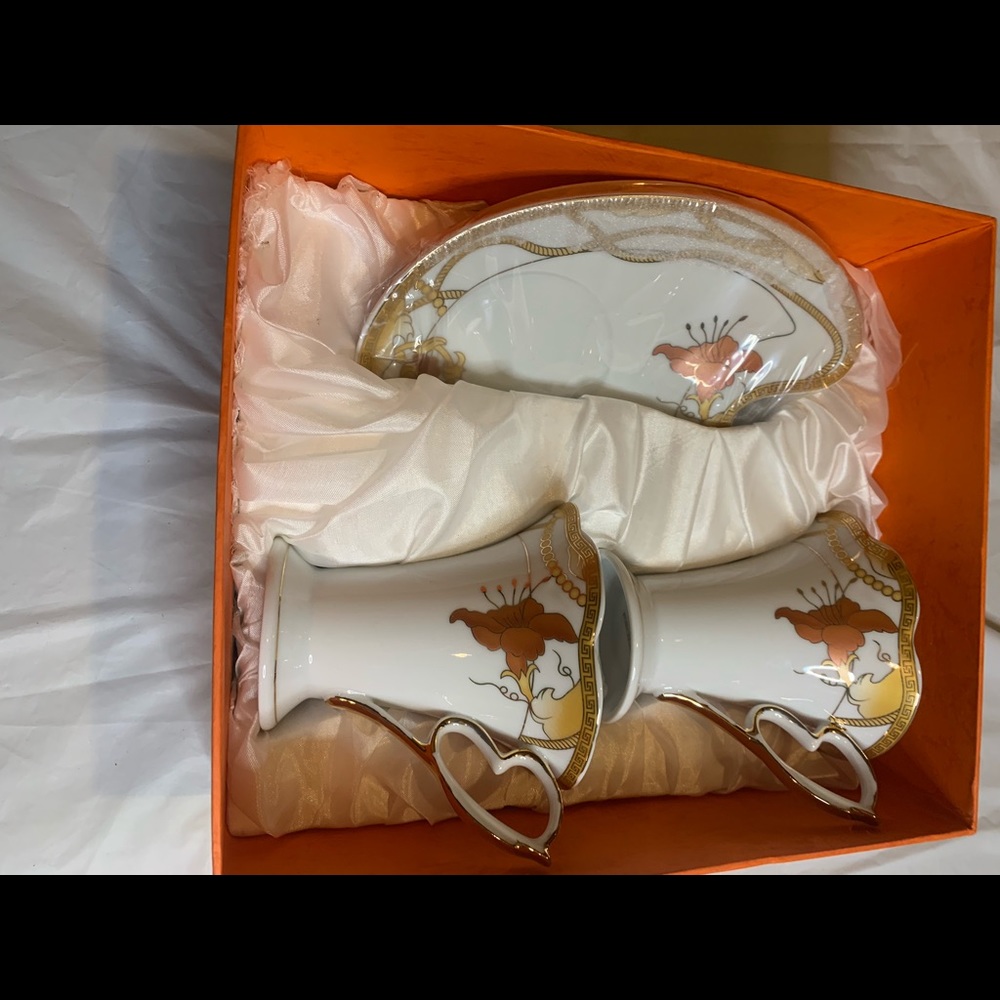 Fine porcelain 4 pc set